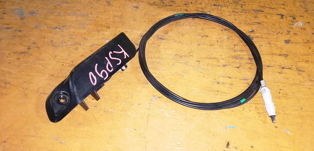 тросик лючка бака Toyota Vitz