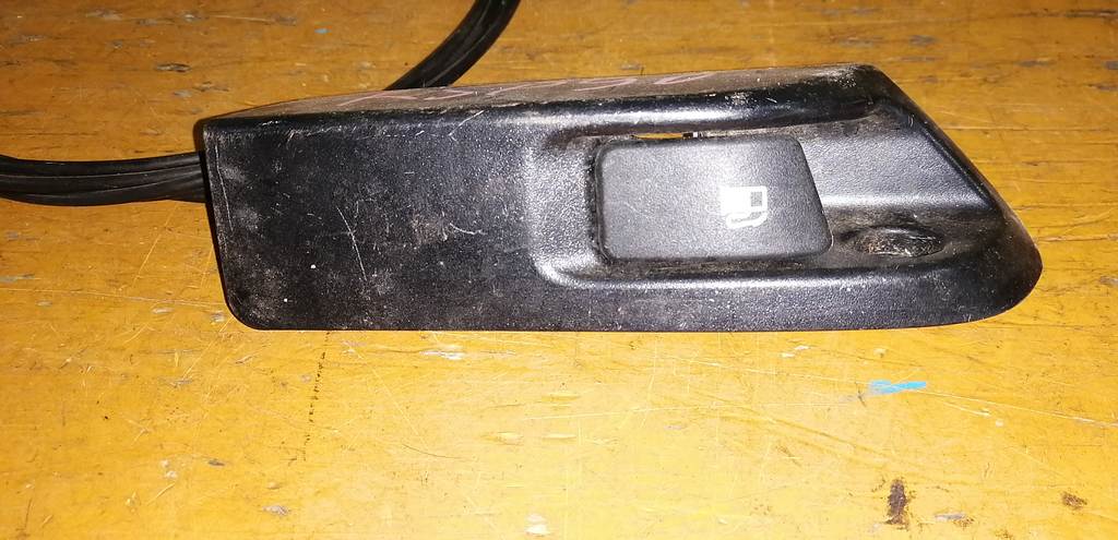 тросик лючка бака Toyota Vitz