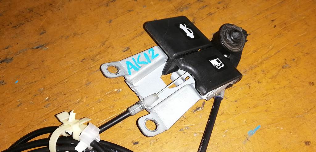 тросик лючка бака Nissan March