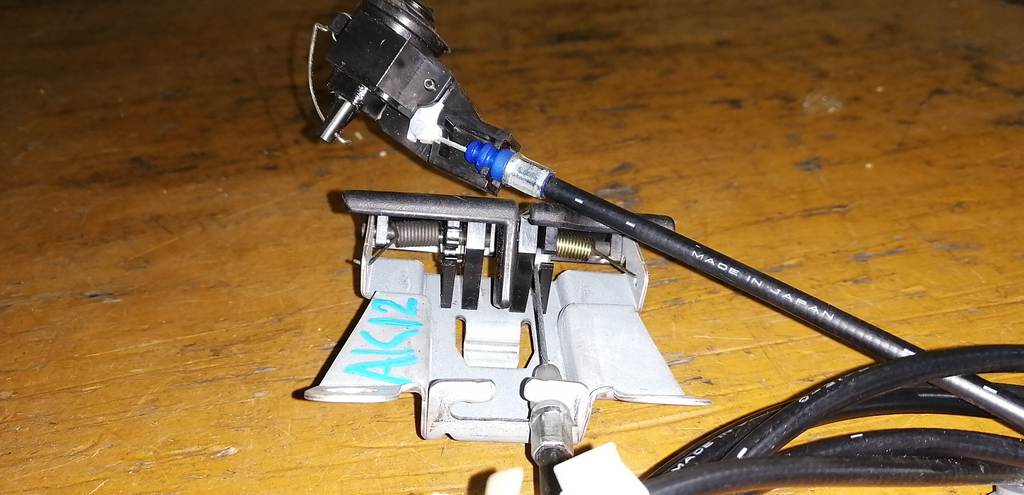 тросик лючка бака Nissan March