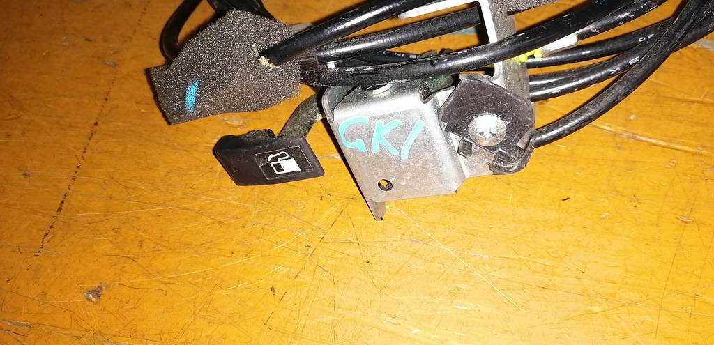 тросик лючка бака Honda Mobilio Spike