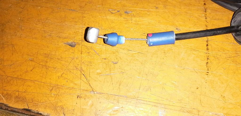 трос капота Toyota Camry