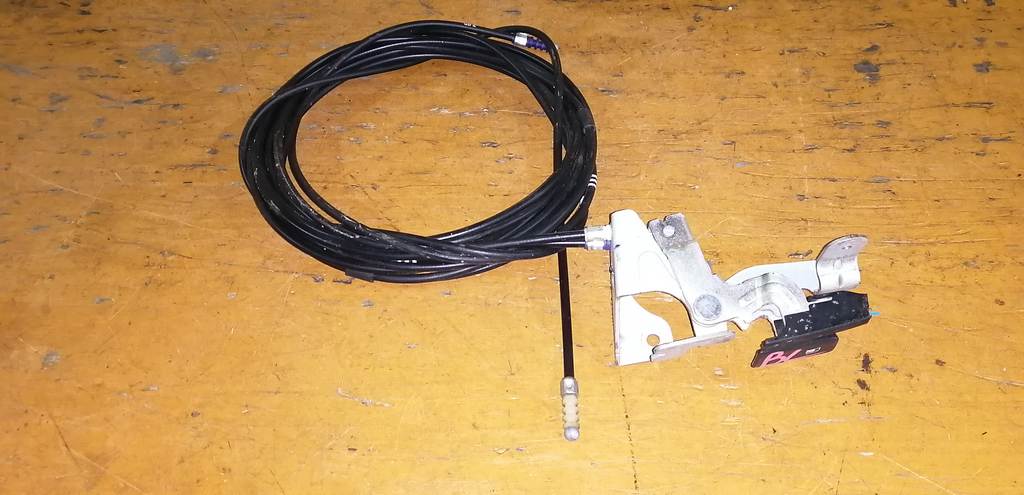 тросик лючка бака Mazda Axela