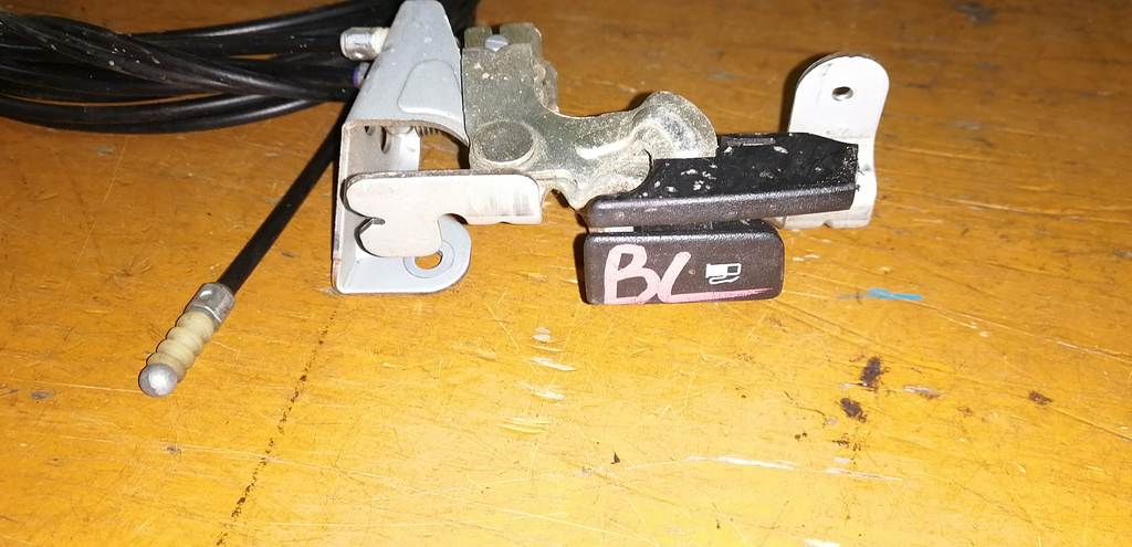 тросик лючка бака Mazda Axela