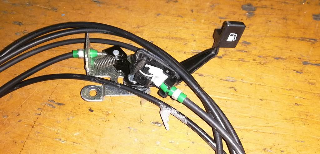 тросик лючка бака Suzuki SX4