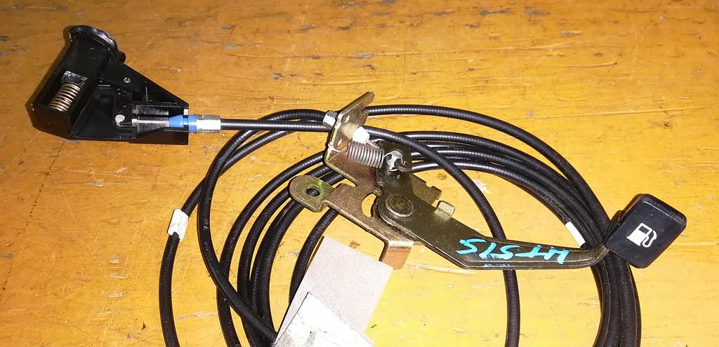 тросик лючка бака Suzuki Swift