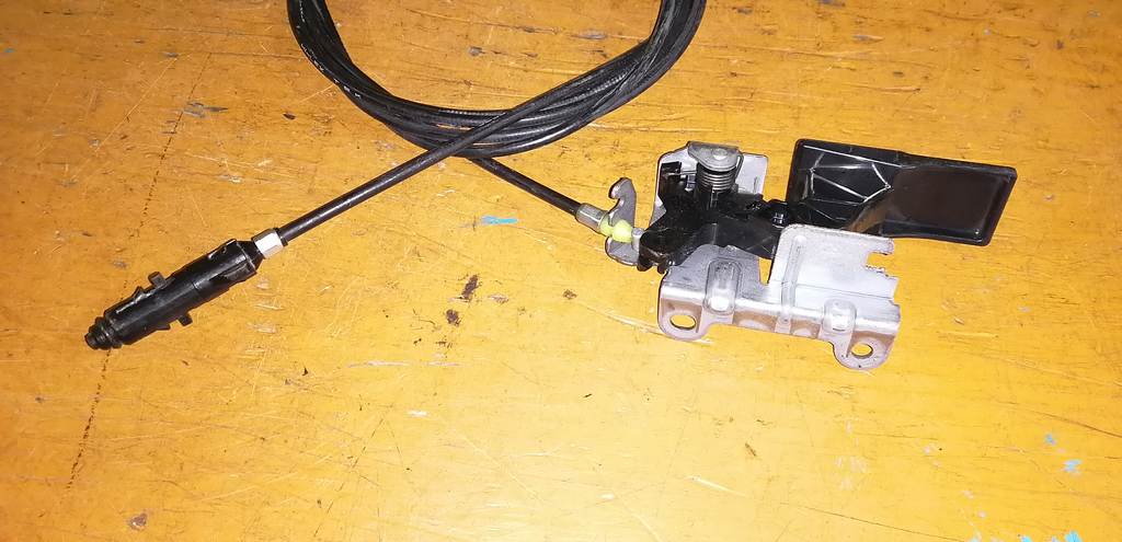 тросик лючка бака Subaru Impreza