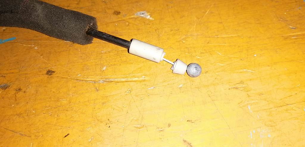 тросик лючка бака Daihatsu Tanto