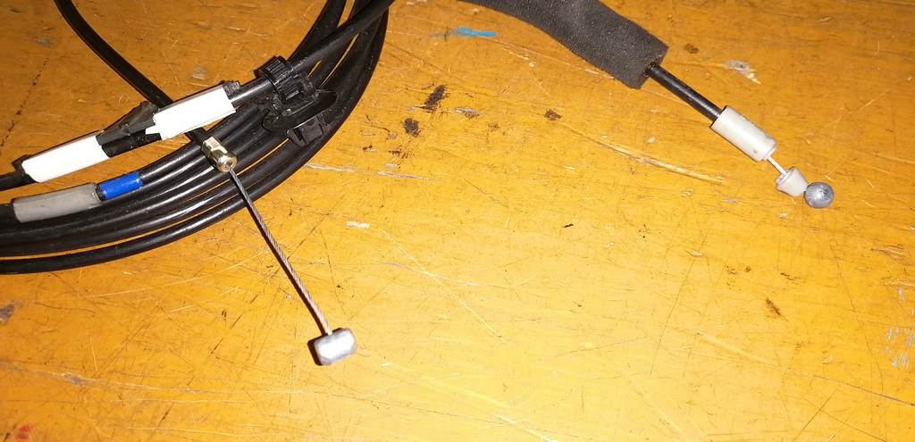 тросик лючка бака Daihatsu Tanto