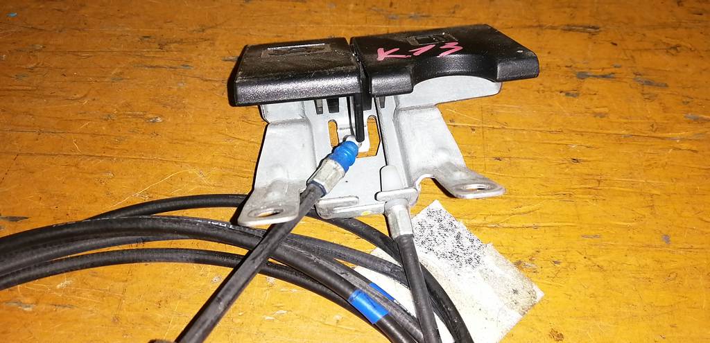 тросик лючка бака Nissan March