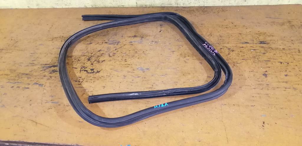 уплотнение багажника Mitsubishi Pajero Mini