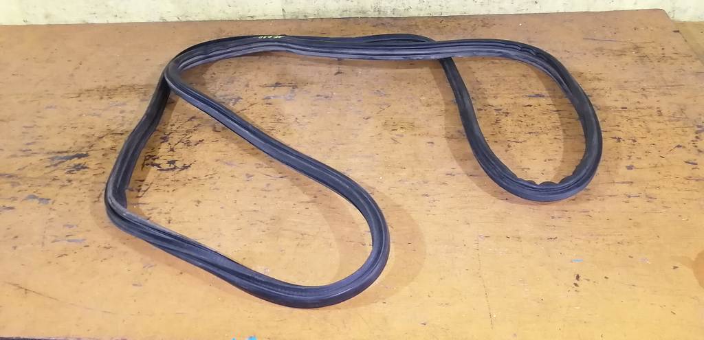 уплотнение багажника Toyota Funcargo