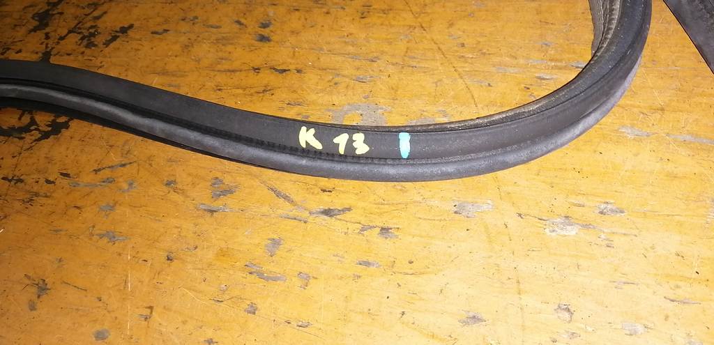 уплотнение багажника Nissan March