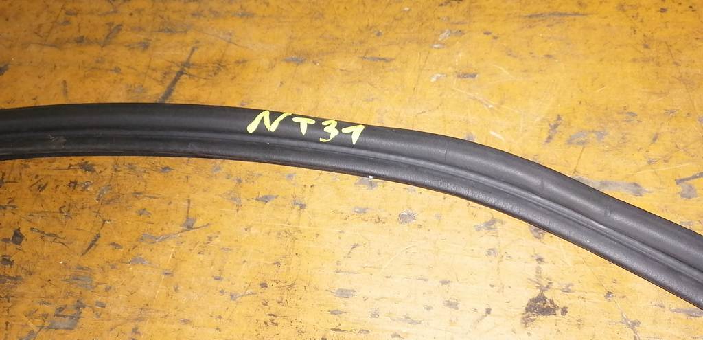 уплотнение багажника Nissan X-Trail