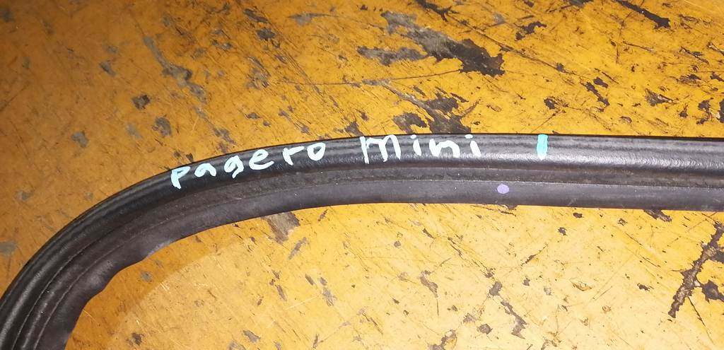 уплотнение багажника Mitsubishi Pajero Mini