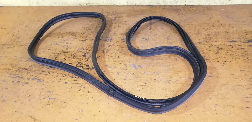 уплотнение багажника Subaru Impreza