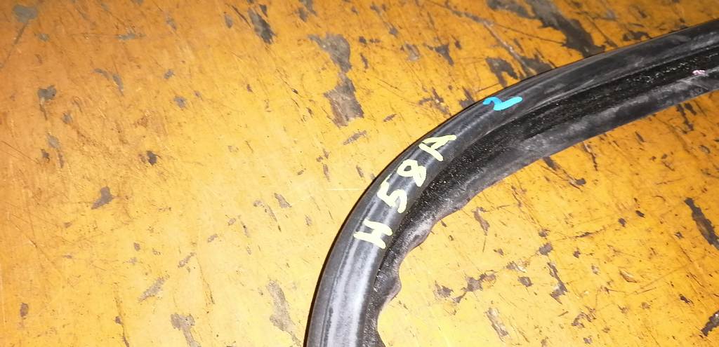 уплотнение багажника Mitsubishi Pajero Mini