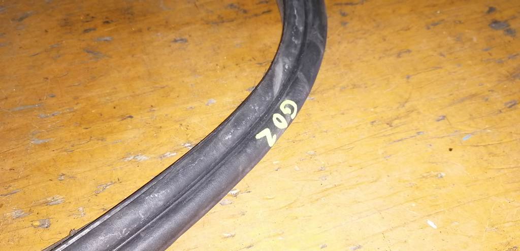 уплотнение багажника Subaru Impreza