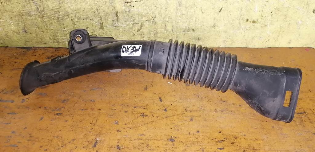 воздухозаборник Mazda Demio