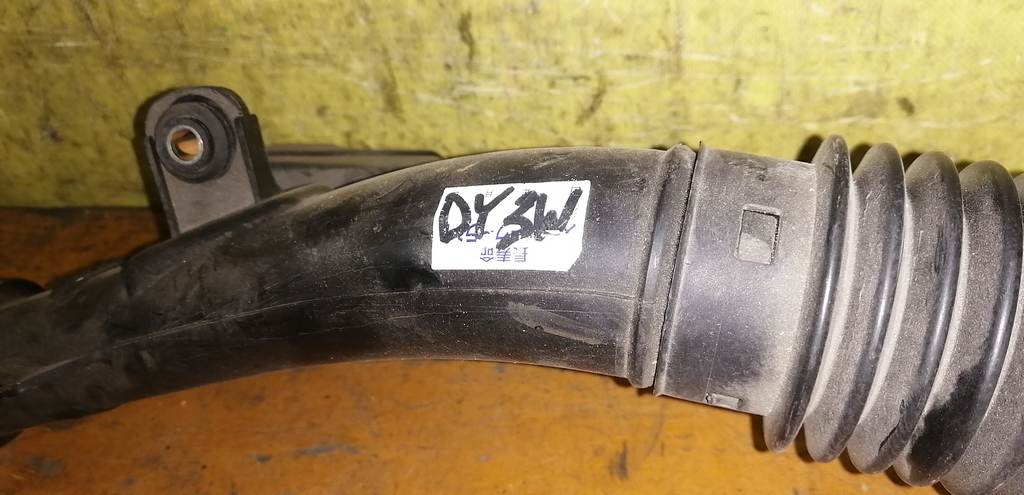 воздухозаборник Mazda Demio