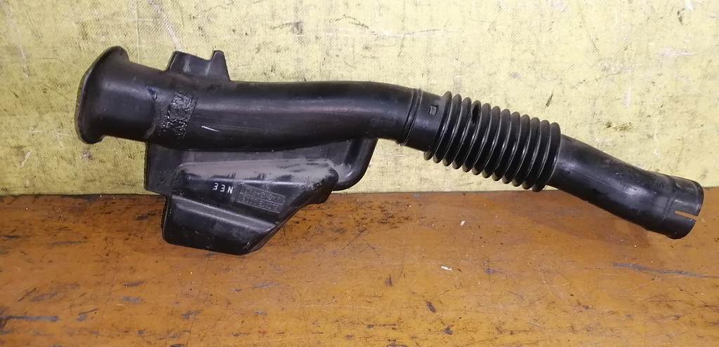 воздухозаборник Mazda Demio