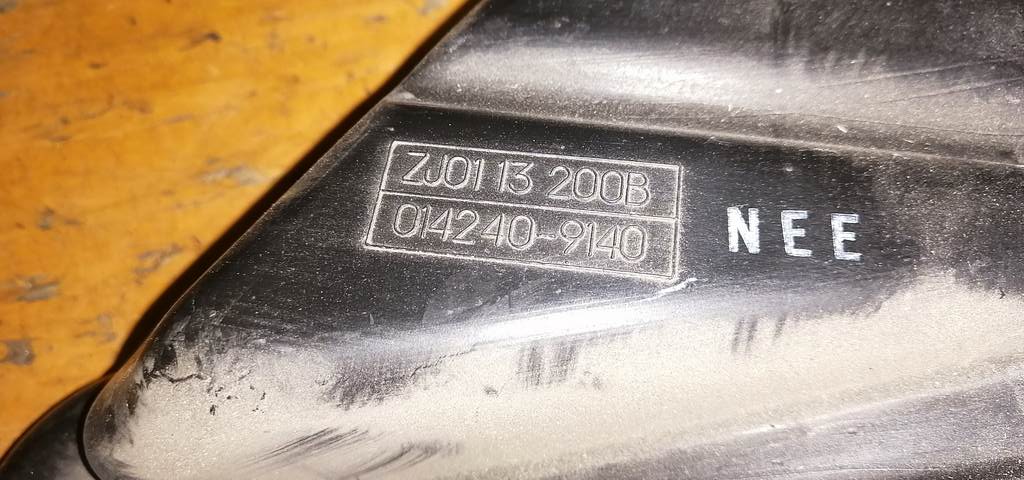 воздухозаборник Mazda Demio