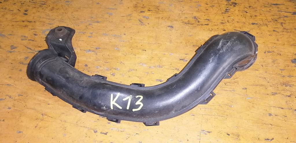 патрубок воздушного фильтра Nissan March