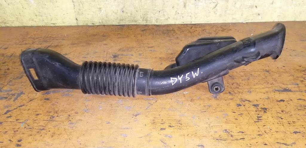 воздухозаборник Mazda Demio