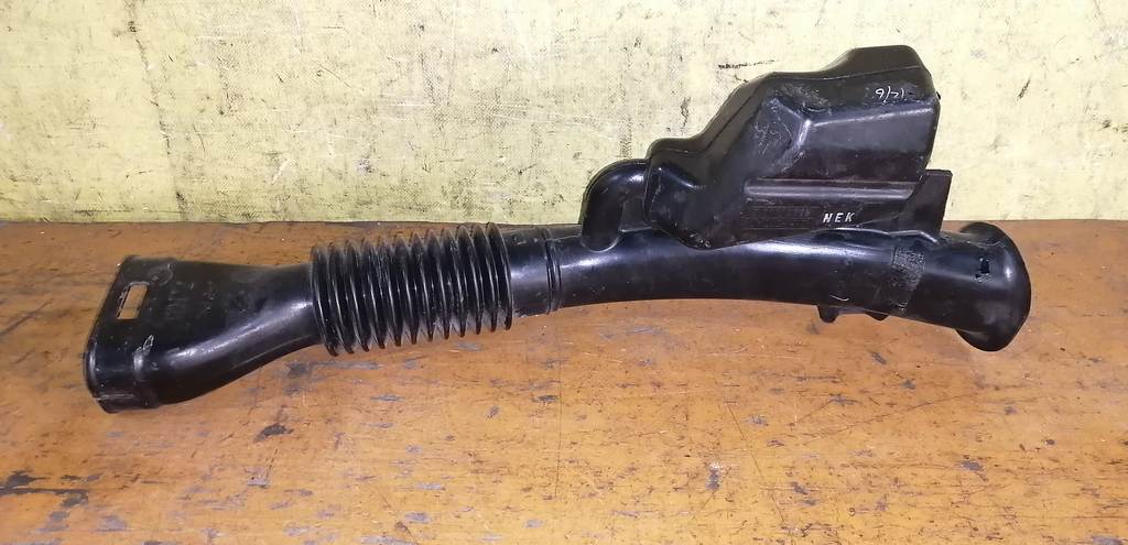 воздухозаборник Mazda Demio