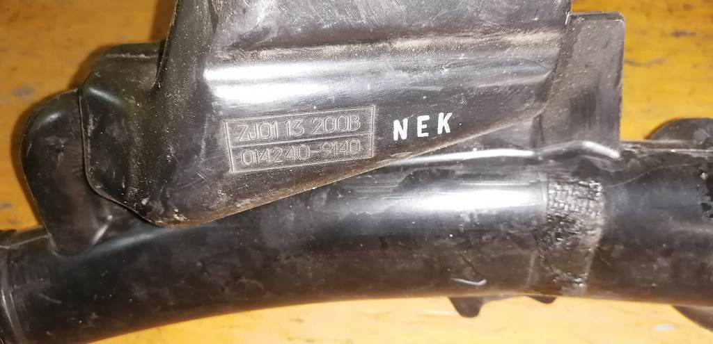 воздухозаборник Mazda Demio