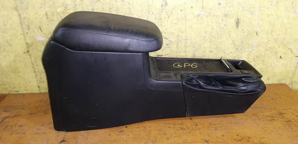 консоль между сидений Subaru Impreza