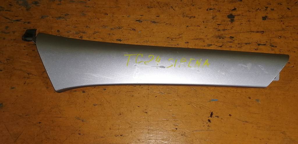 молдинг стекла Nissan Serena