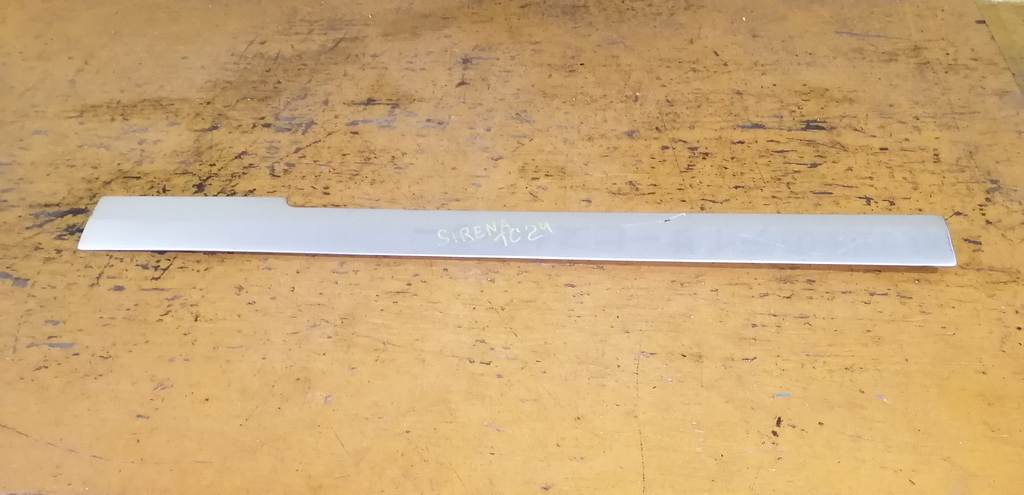 заглушка полоза сдвижной двери Nissan Serena