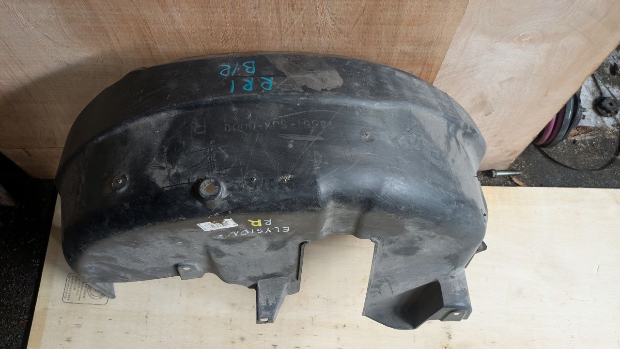 подкрылок Honda Elysion