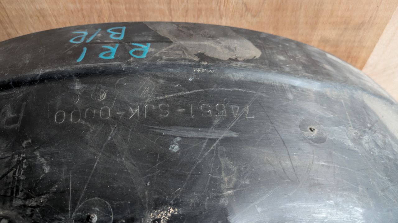 подкрылок Honda Elysion