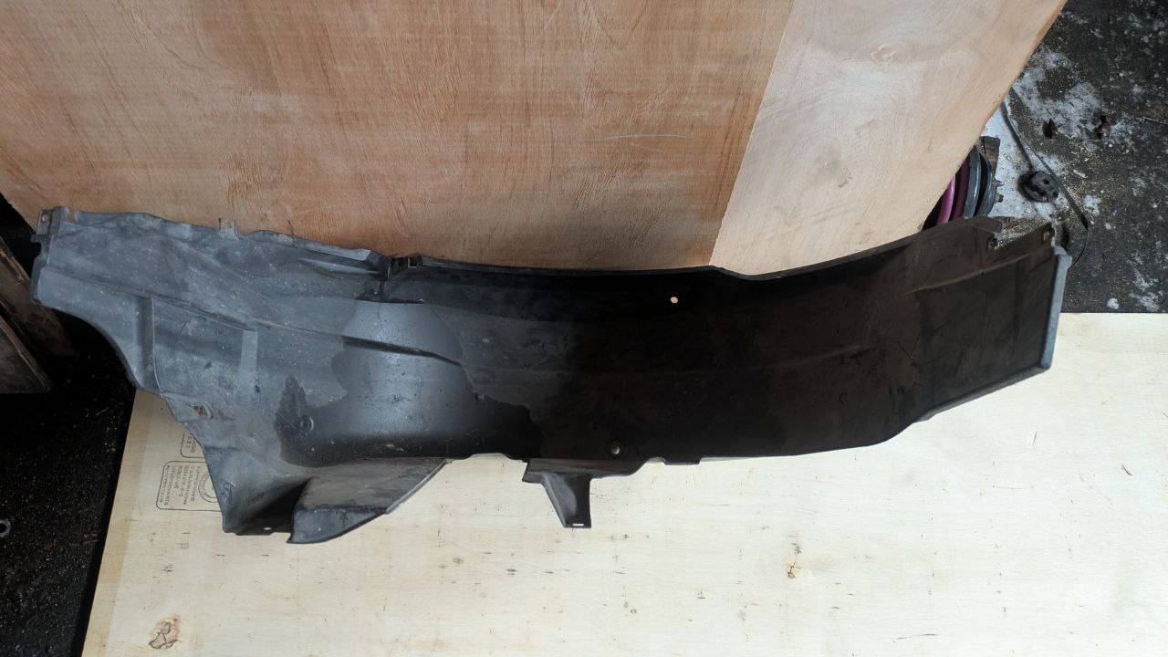 подкрылок Honda Elysion