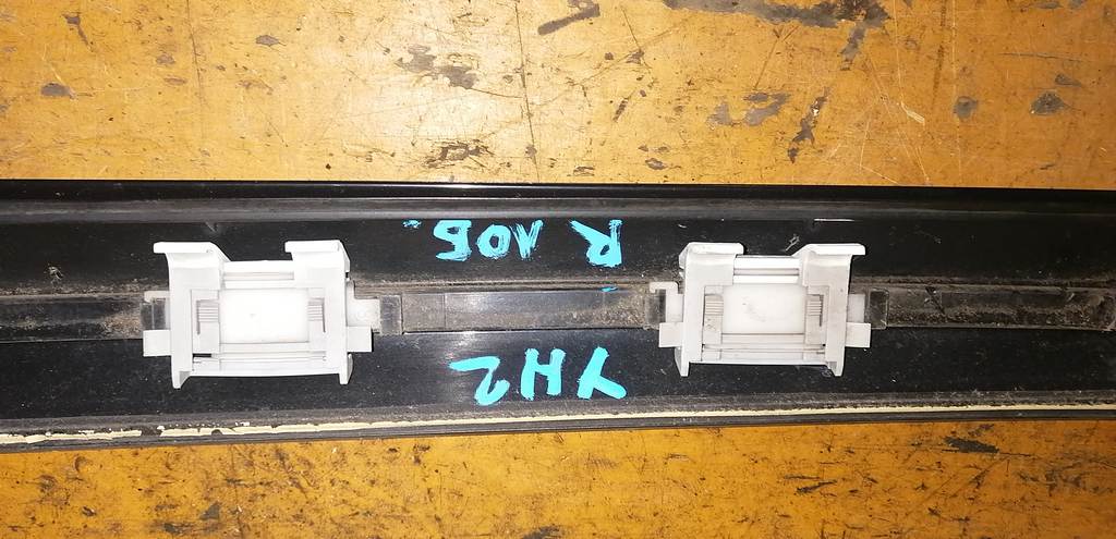 молдинг лобового стекла Honda Element