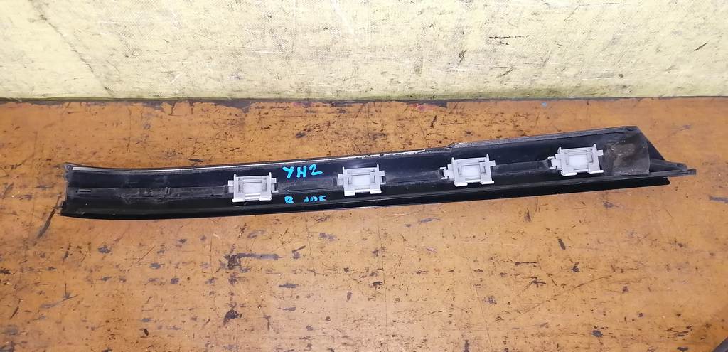 молдинг лобового стекла Honda Element