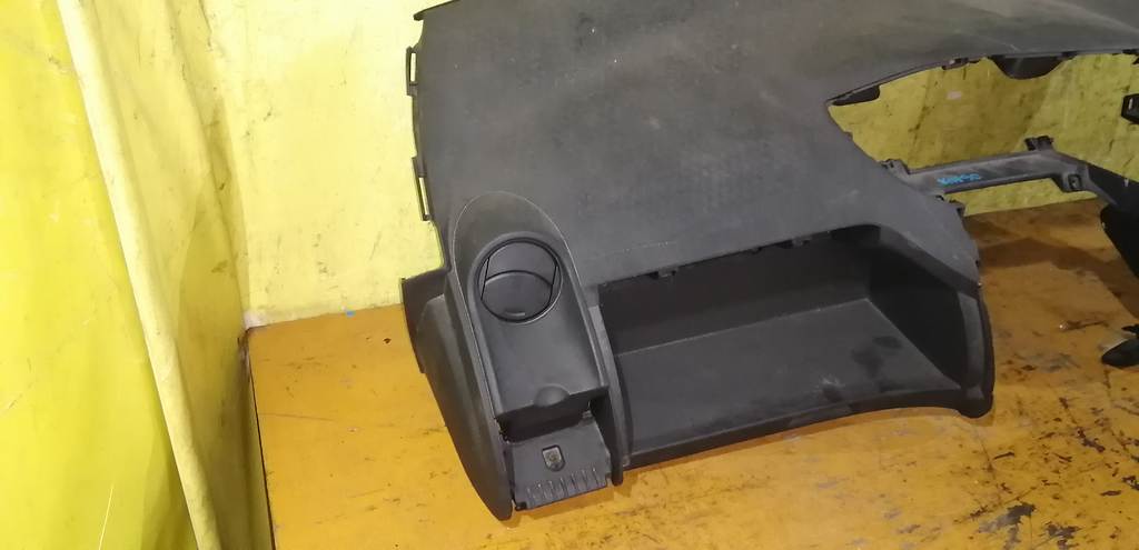 торпедо Toyota Vitz