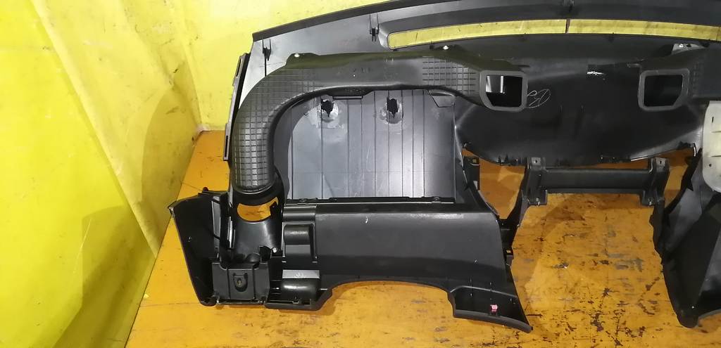 торпедо Toyota Vitz