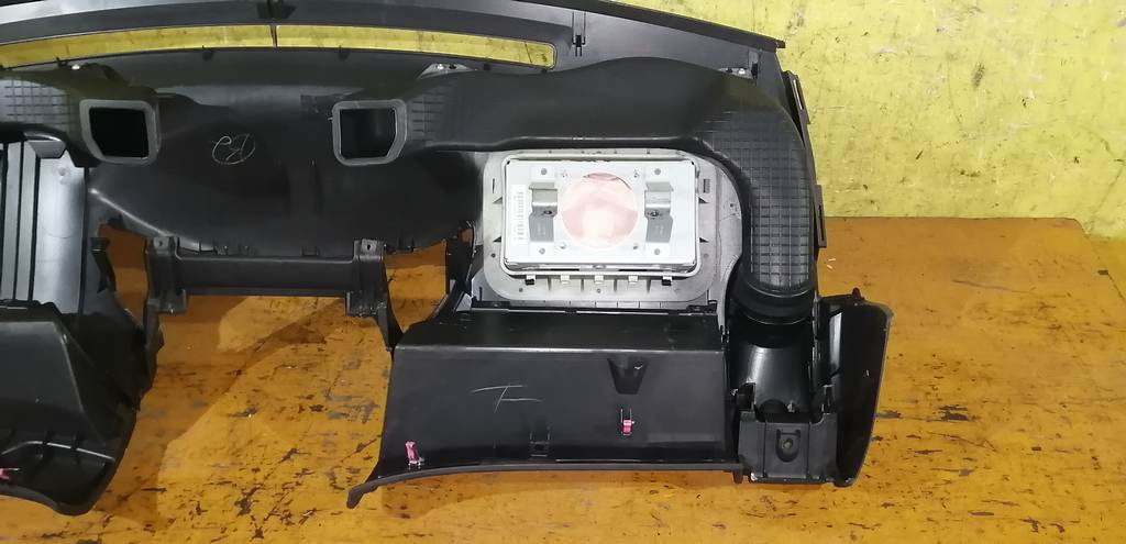 торпедо Toyota Vitz