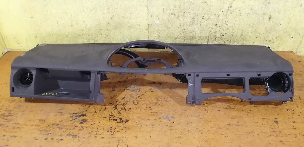 торпедо Toyota Sienta