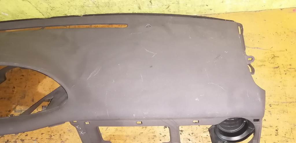 торпедо Toyota Sienta