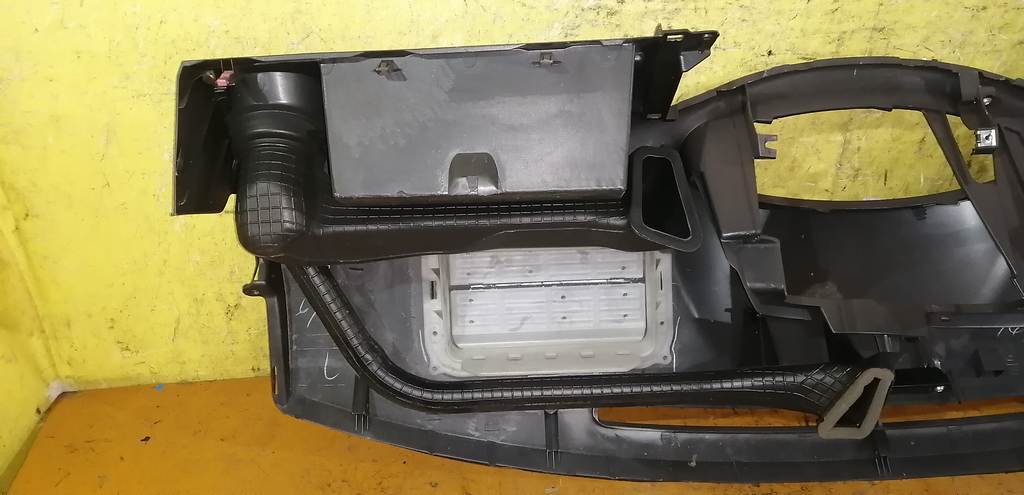 торпедо Toyota Sienta