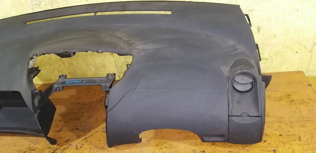 торпедо Toyota Vitz