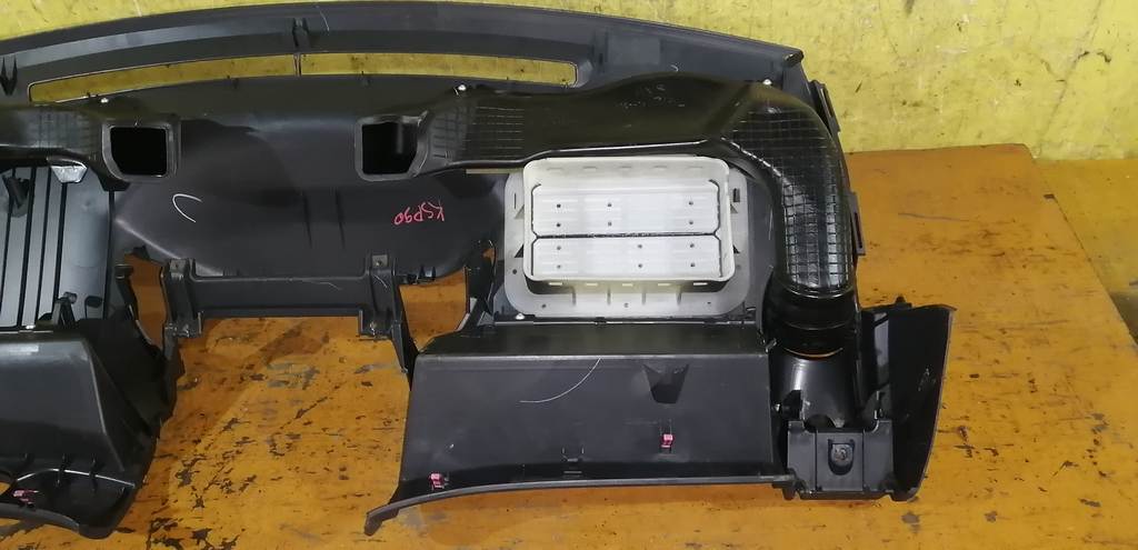 торпедо Toyota Vitz