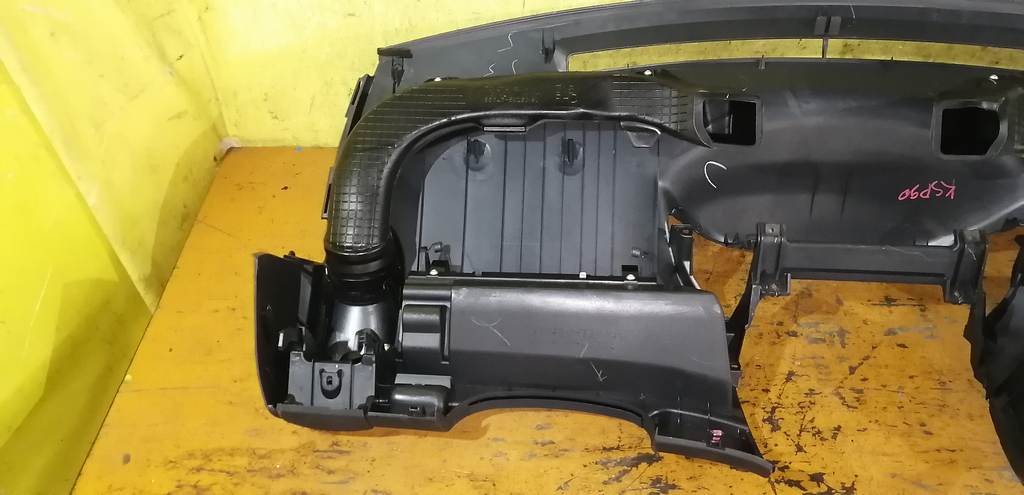 торпедо Toyota Vitz