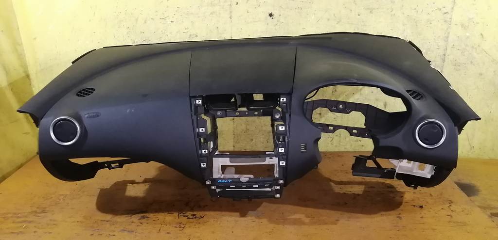 торпедо Mitsubishi Colt