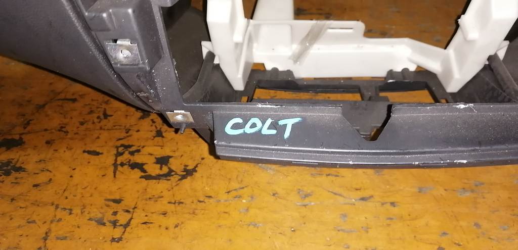 торпедо Mitsubishi Colt