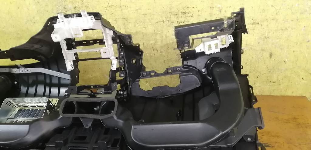 торпедо Mitsubishi Colt